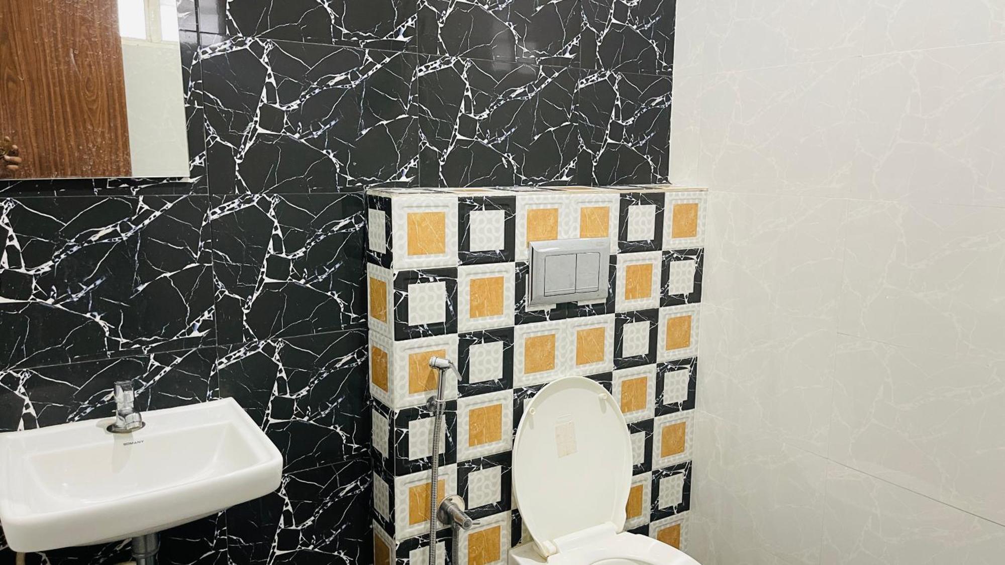 Rajamandiram 3Bhk Ac Apartment In Trivandrum Central Thiruvananthapuram ภายนอก รูปภาพ