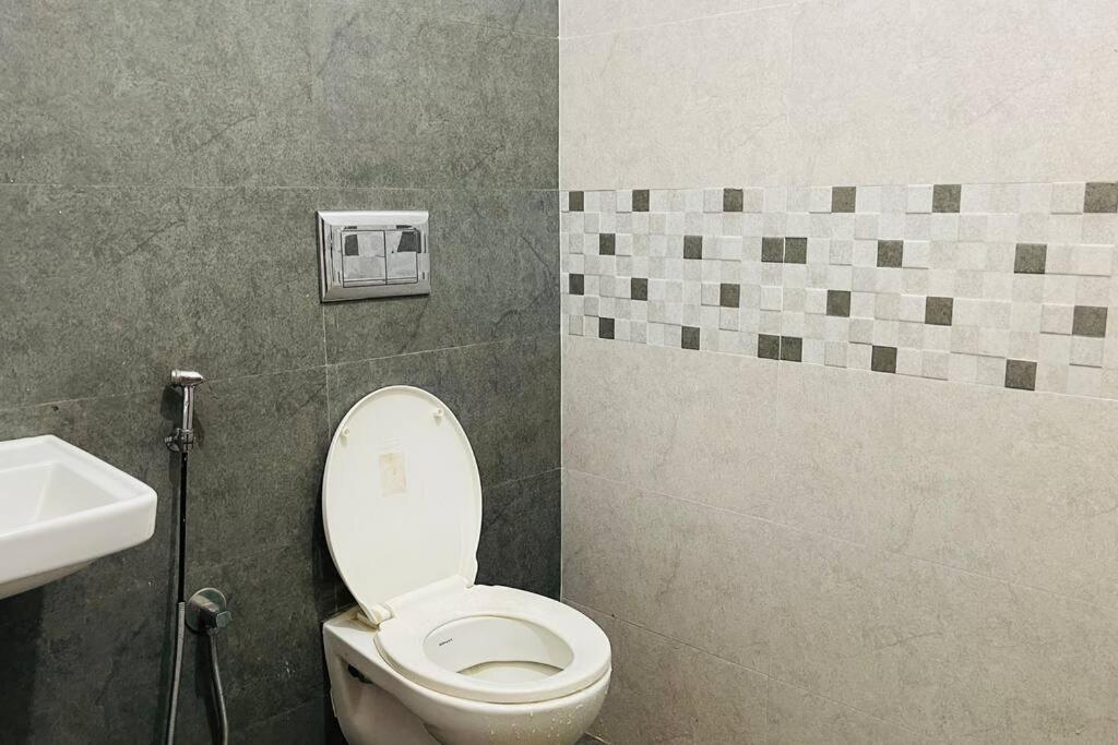 Rajamandiram 3Bhk Ac Apartment In Trivandrum Central Thiruvananthapuram ภายนอก รูปภาพ